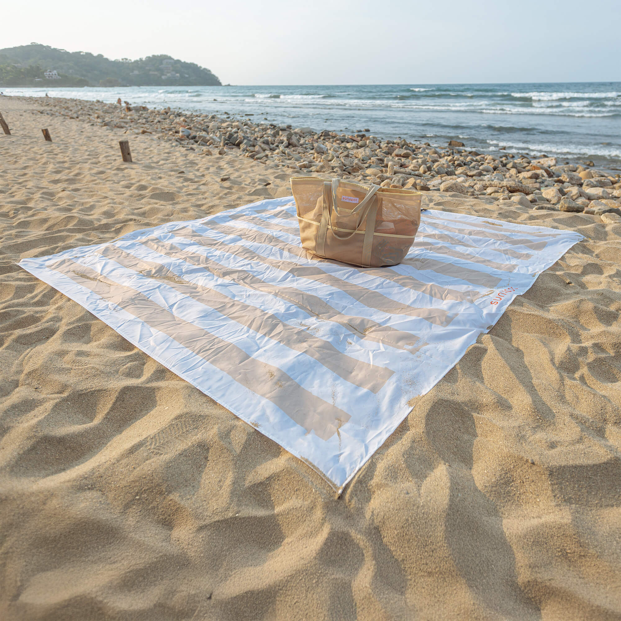 Mesh Beach Tote with Pull-out blanket - Oceanista
