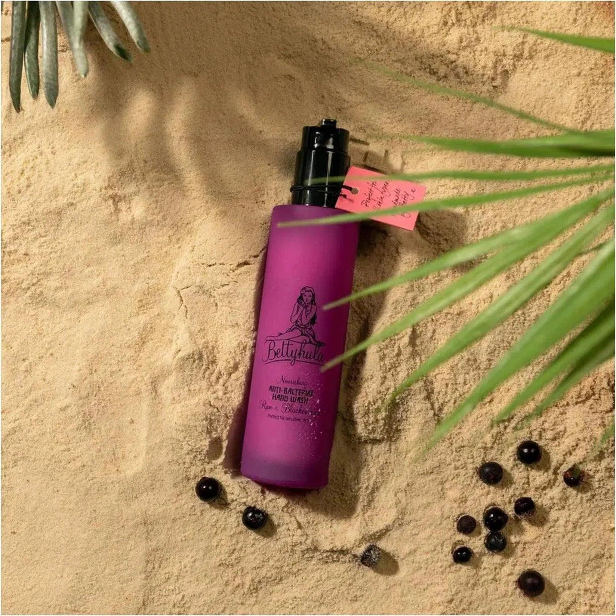 Nourishing Anti-Bacterial Hand Cream in Rum & Blackcurrant