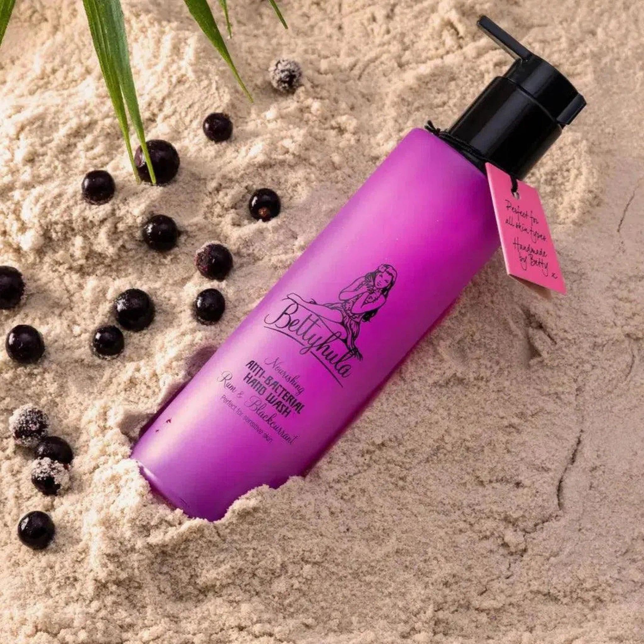 Nourishing Anti-Bacterial Hand Cream in Rum & Blackcurrant