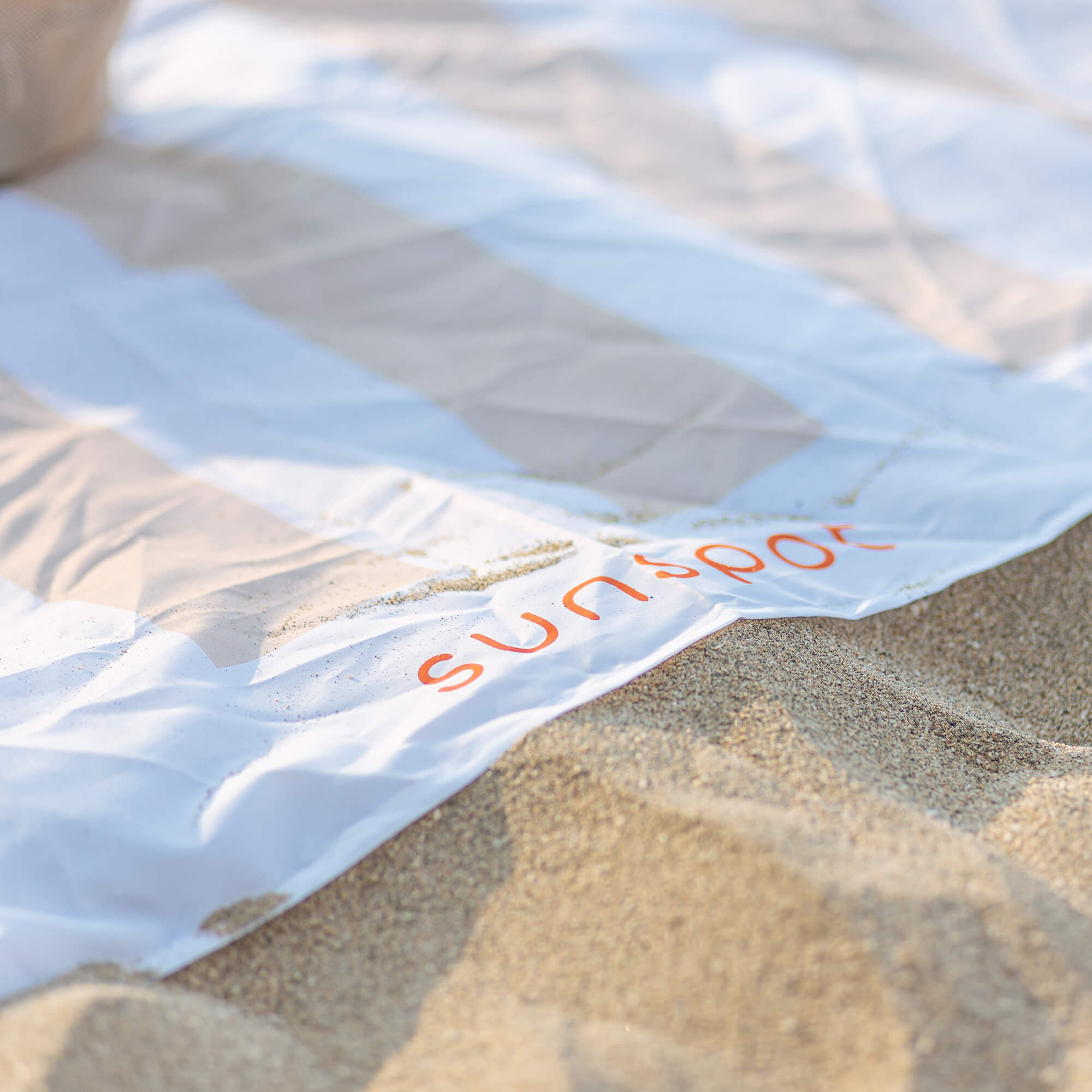 Mesh Beach Tote with Pull-out blanket - Oceanista