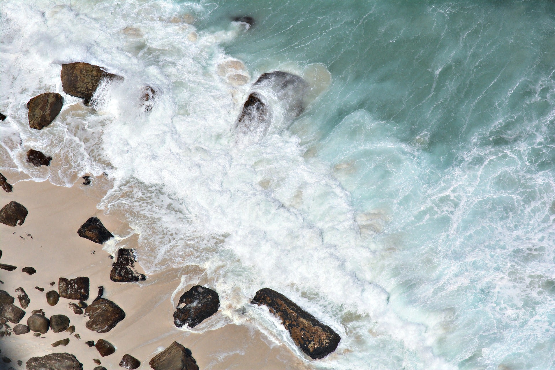 beach-3555883_1920